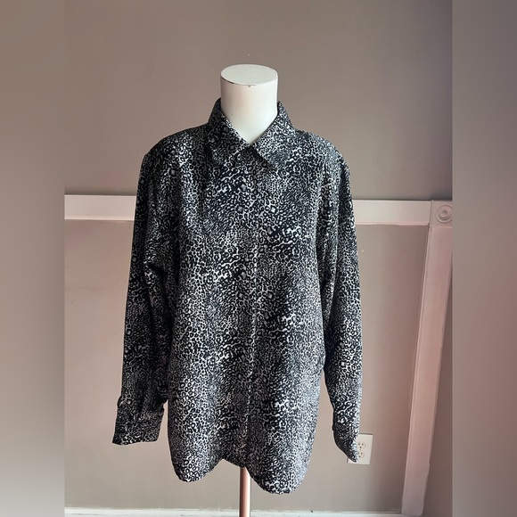 Anna Tops - Anna Monochrome Leopard Print Top